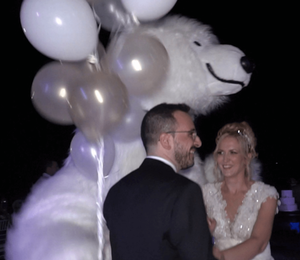 The White Polar Bear came to the wedding to deliver the gift to the bride and groom. Gift Delivery. Wedding gift. Polar bear surprise. White Polar Bear at the wedding.